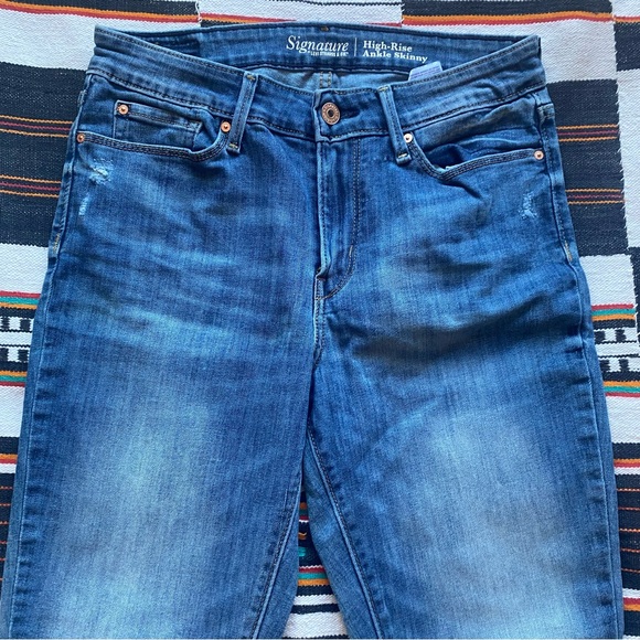 Levi’s High Rise Ankle Skinny Denim Jeans. Distressed style. Size 6..  28/25. - Picture 3 of 8